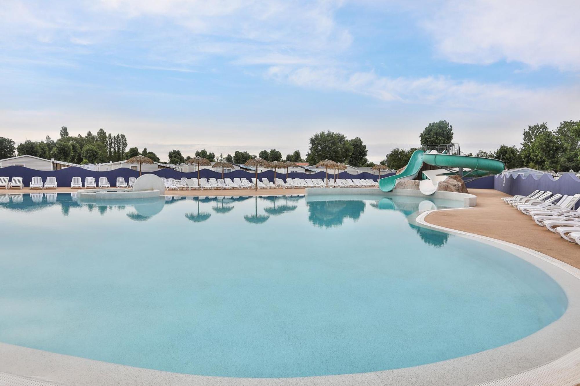 Готель Camping Maeva Club L'Atlantique Angles  Екстер'єр фото